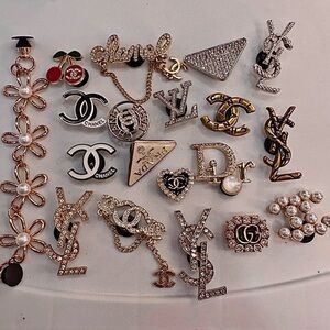 19 metal shoe charms